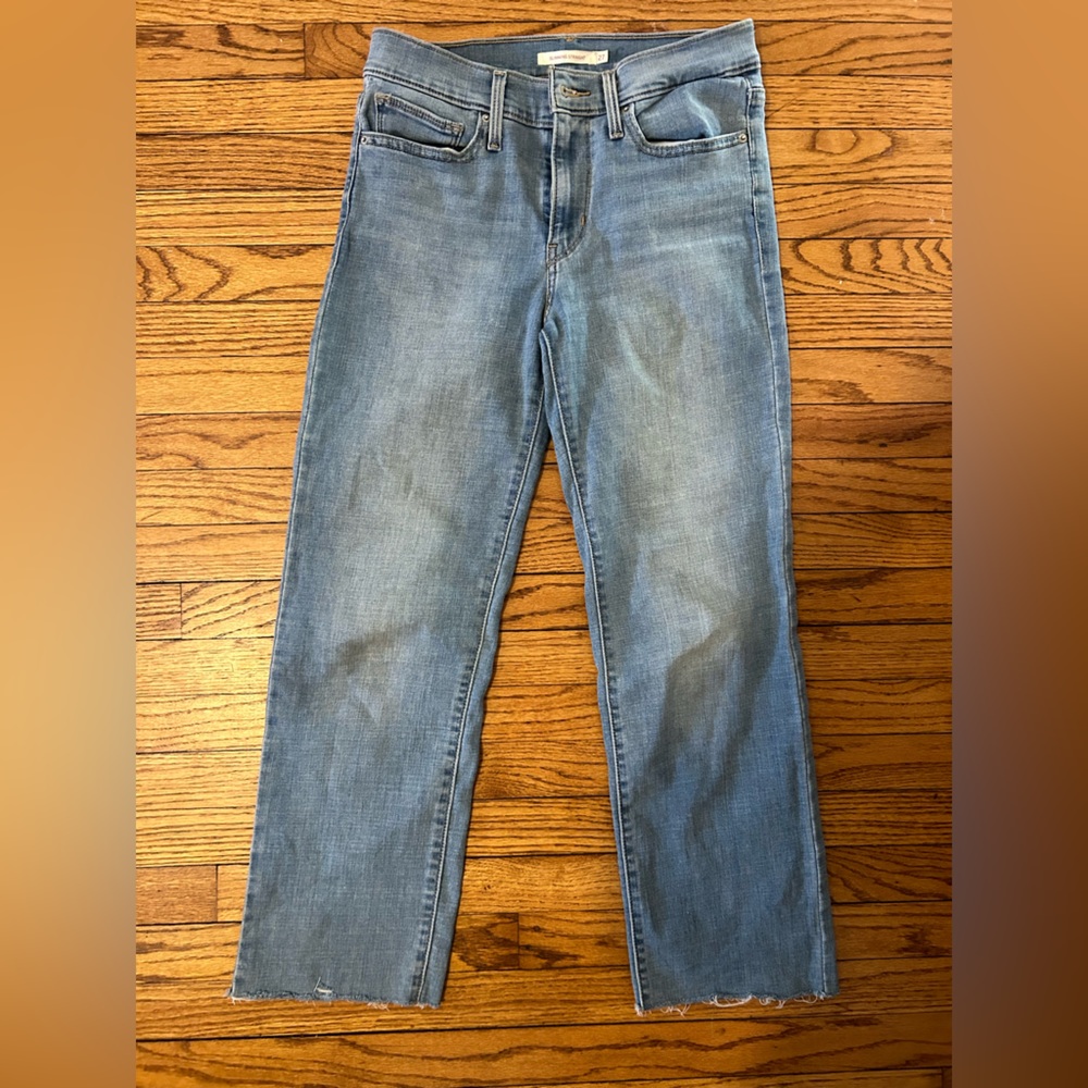 Levi’s slimming straight jeans, size 27